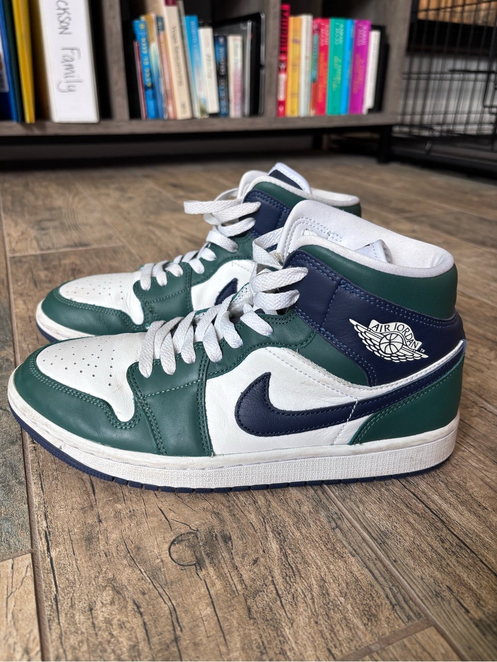 Nike Air Jordan 1 Mid Noble Green Navy White Women’s 9.5 EUC + Crease Protectors